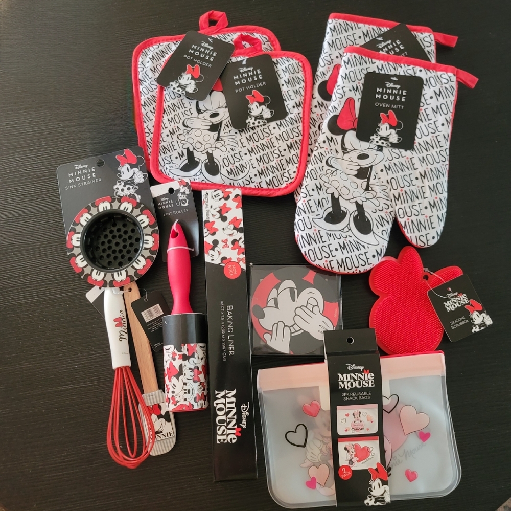 Disney Minnie Mouse Kitchen Set - Red and Black